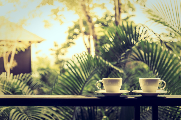 café tazas al aire libre
 - Foto, imagen