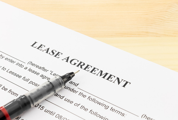 Lease Agreement Contract Document and Pen Bottom Left Corner - Foto, afbeelding