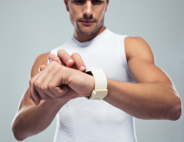 Fitness man using smartwatch - Foto, Bild