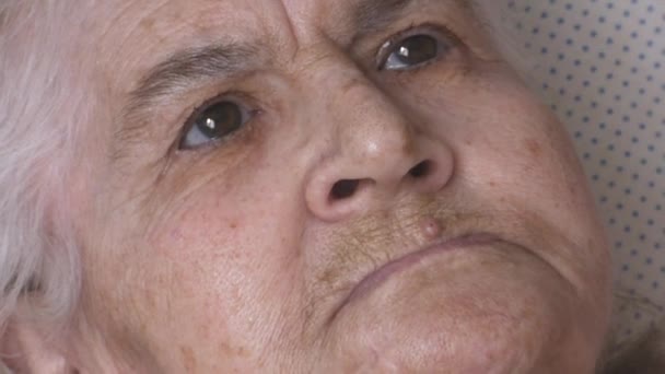 顔の祖母 - 映像、動画