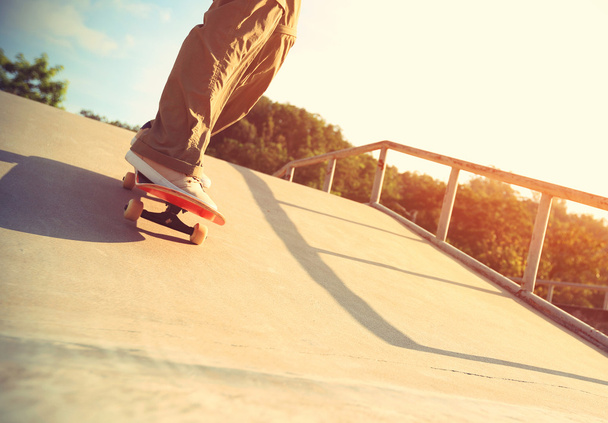 Skateboarder legs skateboarding - Fotoğraf, Görsel