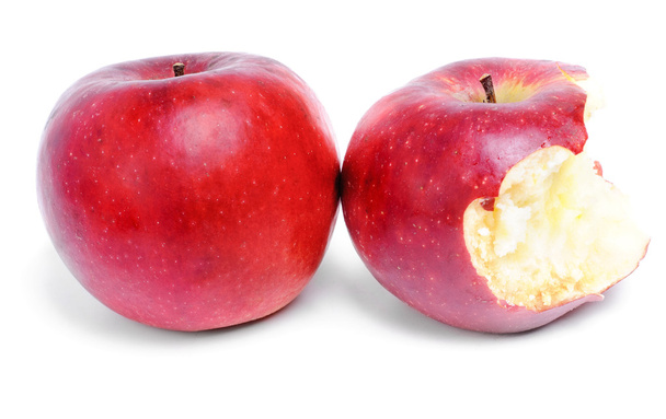 Ізоляція цілих і кусаних червоних яблук на білому тлі
 - Фото, зображення