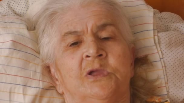 das Lächeln auf dem Gesicht der Großmutter - Filmmaterial, Video