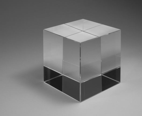 固体ガラス キューブ - 写真・画像