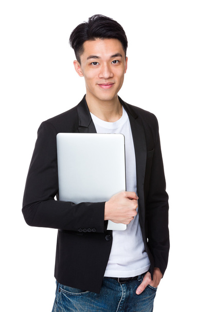 Jeune homme d'affaires asiatique avec ordinateur portable
 - Photo, image