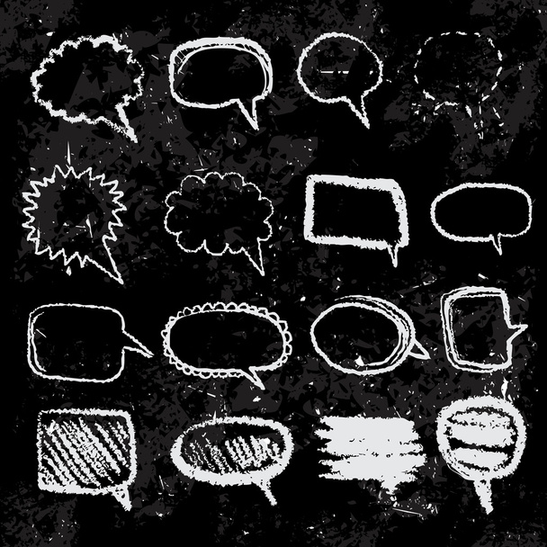 Doodle-Sketch Sprechblasen auf Tafel handgezeichnet auf Grunge-Hintergrund. Vektorillustration. - Vektor, Bild