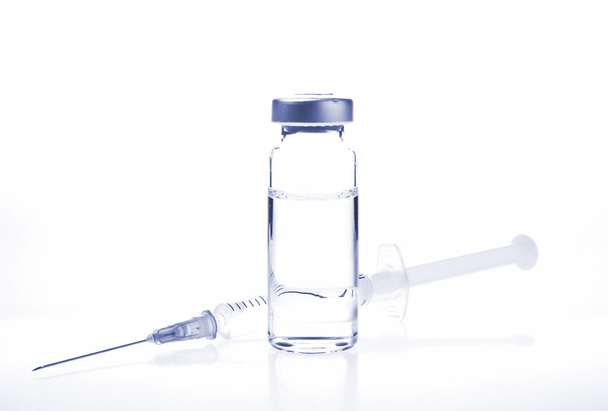 frasco para injectáveis e seringa
 - Foto, Imagem