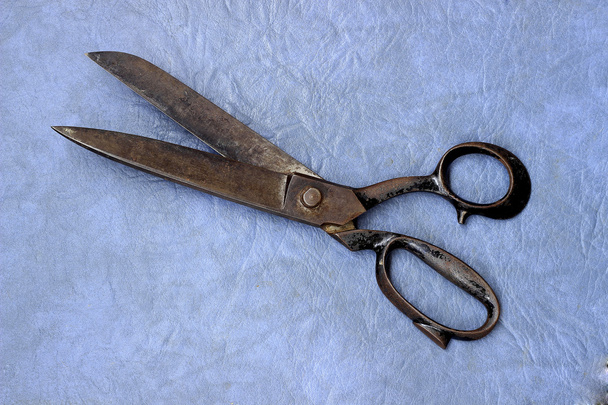 Very old tailor's scissors - Foto, afbeelding