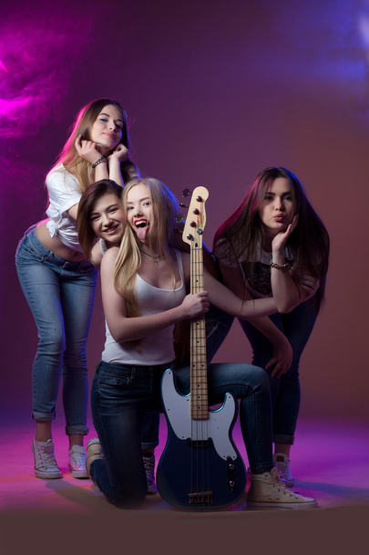 música artista femenina, 4 chicas hermosas, estilo
,  - Foto, Imagen