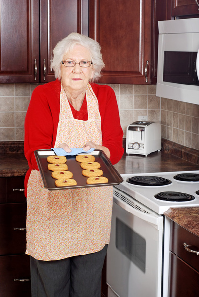 Senior woman with fresh baked cookies - Φωτογραφία, εικόνα