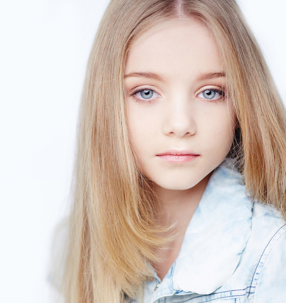 Hosszú haj tinédzser lány portréja  - Fotó, kép