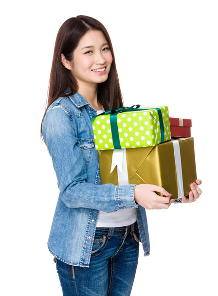 Asian young woman holding present boxes - Foto, afbeelding