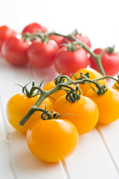 yellow and red tomatoes - 写真・画像