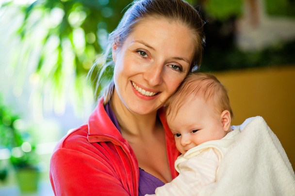 Mother holding beautiful baby girl - Fotografie, Obrázek