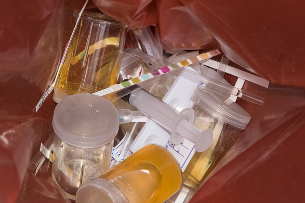 medical waste in the trash bin - Fotoğraf, Görsel