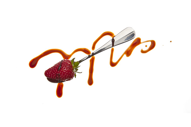 Schokolade flügerssig sirup kunst ljalá frucht obst Erdbeere
 - Foto, Imagen