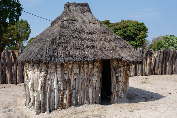 Традиційне африканське село з будинками
  - Фото, зображення