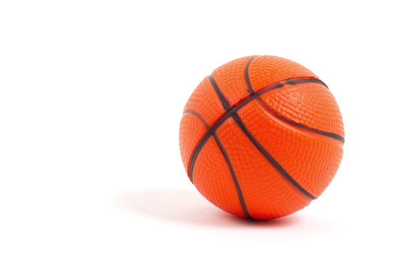 Pequeño juguete pelota de baloncesto
 - Foto, imagen