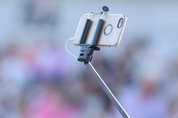 selfie control remoto en el teléfono celular
 - Foto, imagen