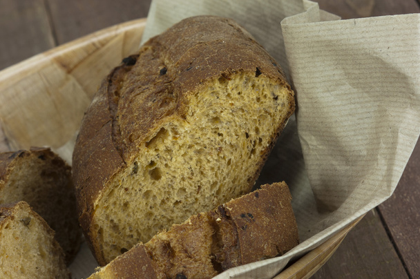 bochník chleba v košíku - Fotografie, Obrázek