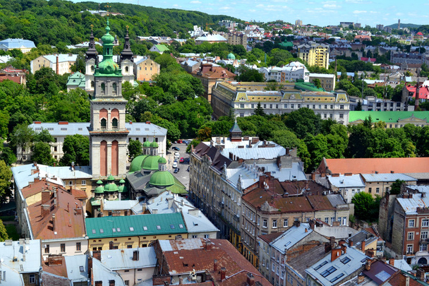 Lviv, Ukrayna - 29 Haziran 2015: cityscape TOPVIEW Lviv şehir merkezinin - Fotoğraf, Görsel
