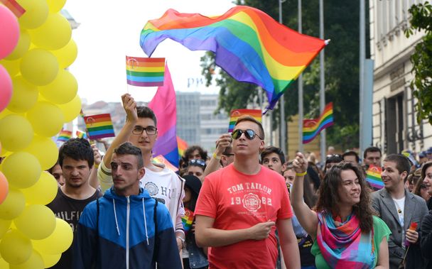 1000 pessoas participaram da Parada do Orgulho Gay de Paris
 - Foto, Imagem