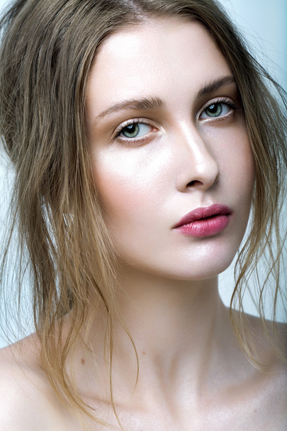 Beautiful Young Woman with Clean Fresh Skin close u - Foto, Imagen