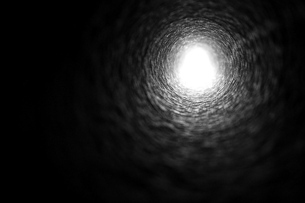 światło w tunelu końcowym - Zdjęcie, obraz