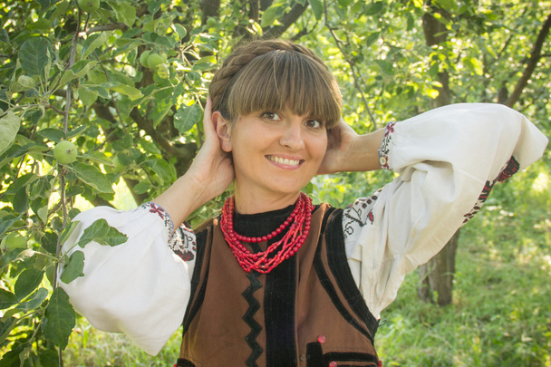 young girl, Ukrainian national costume, standing barefoot on the - Фото, зображення