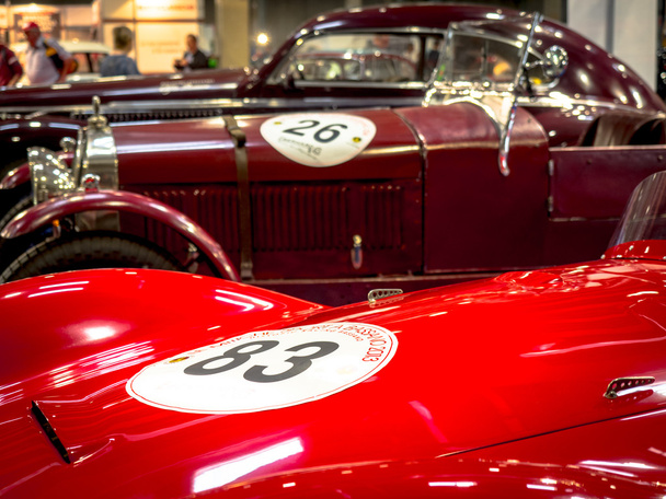 выставка старинных и спортивных автомобилей
 - Фото, изображение