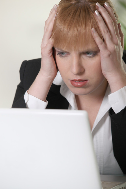 Woman having problems with computer - Фото, зображення