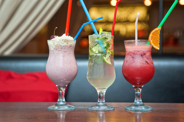 tres cócteles saludables sin alcohol
 - Foto, Imagen
