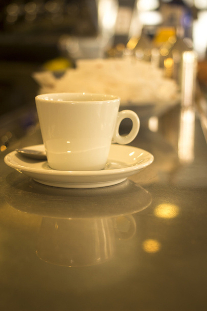 Кофе экспрессо чашка ложка блюдце ресторан кафе-бар
 - Фото, изображение