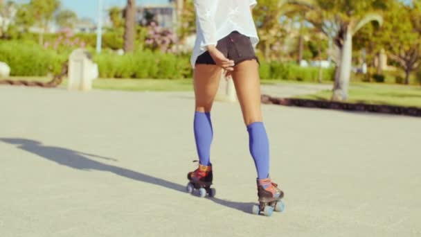 Chica montando en patines
 - Metraje, vídeo