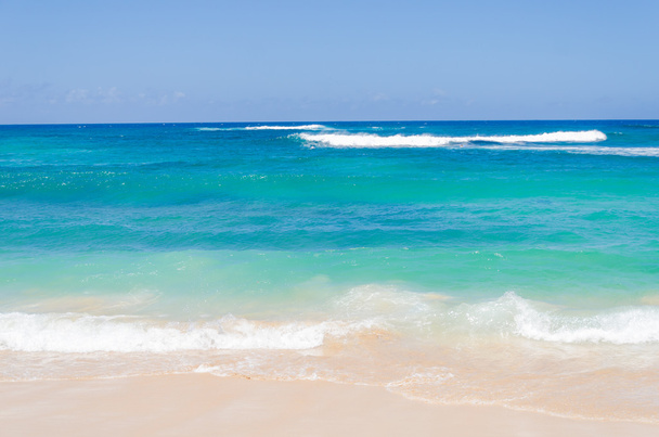 -Óceánra és a trópusi homokos strand háttér - Fotó, kép