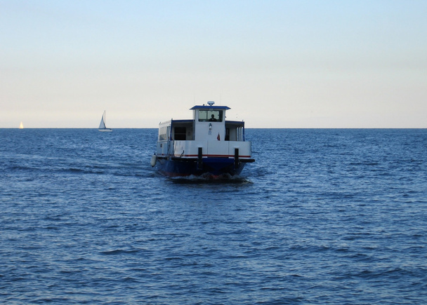 Водное такси на море
 - Фото, изображение