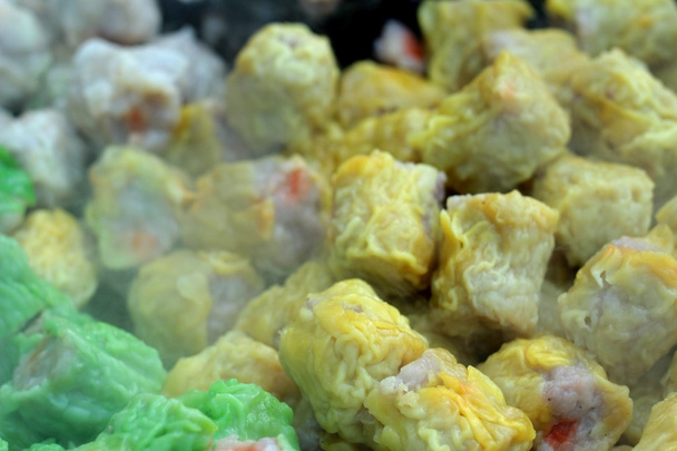Boulettes de porc et crevettes chinoises cuites à la vapeur
 - Photo, image