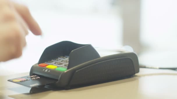 Using Credit Card Terminal with PIN in Store - Filmmaterial, Video