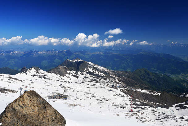 ośnieżone szczyty górskie - Zdjęcie, obraz
