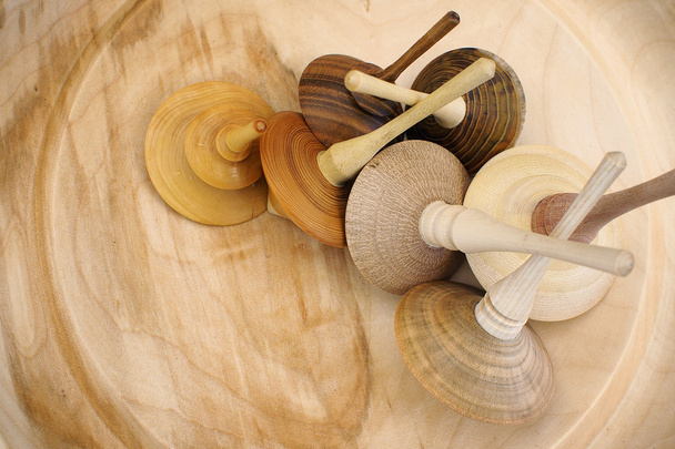 Muinainen taito tehdä puinen spinning-top
 - Valokuva, kuva