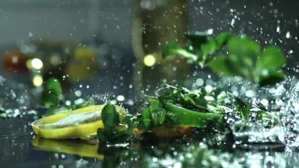 water  falling on bell pepper - Filmagem, Vídeo