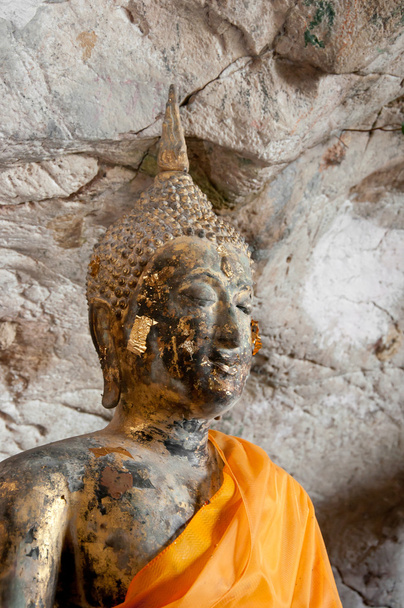 Ancient buddha statue in yala cave temple, thailand - Foto, immagini