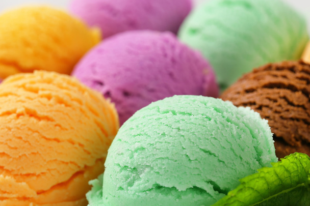 Valikoima jäätelöä
 - Valokuva, kuva
