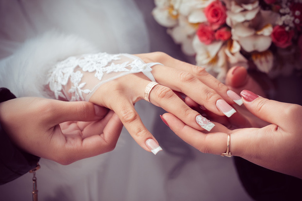 Bride shows the wedding ring to girlfriends - Photo, Image