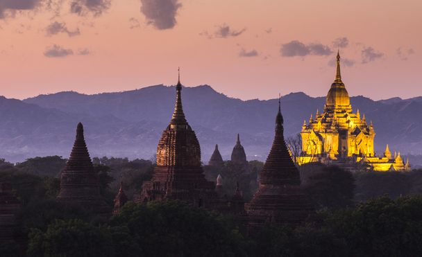 Maailmanperintö 4000 pagodi maisema Bagan, Myanmar
.  - Valokuva, kuva