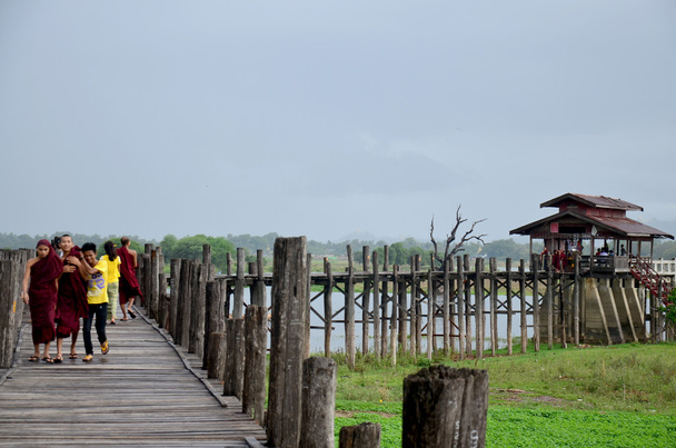 U Bein mais longa ponte de madeira de teca
 - Foto, Imagem