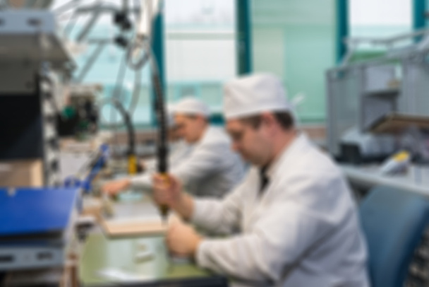 Elektronisten komponenttien tuotanto korkean teknologian tehtaalla blur b
 - Valokuva, kuva