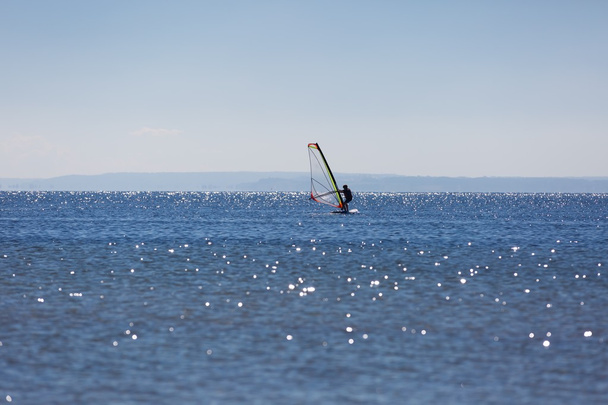 Su yüzeyindeki Rüzgar Sörfü - Fotoğraf, Görsel