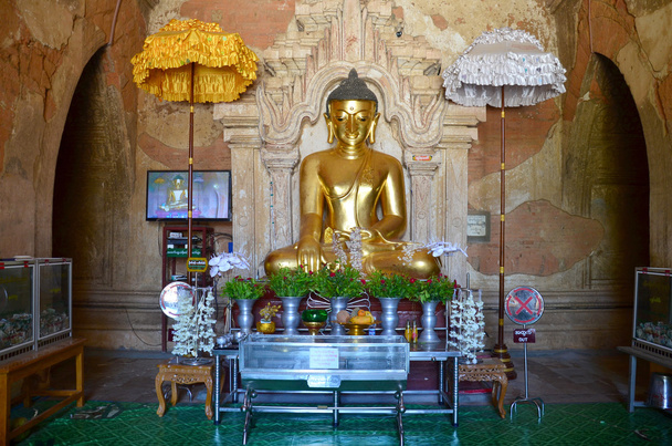 Obraz posąg Buddy w świątyni Htilominlo - Zdjęcie, obraz