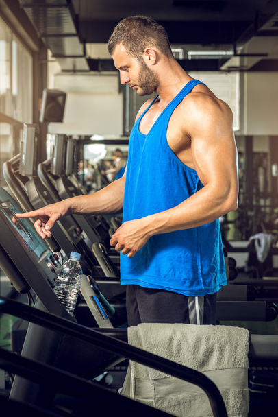 Man setting treadmill - Foto, Imagen